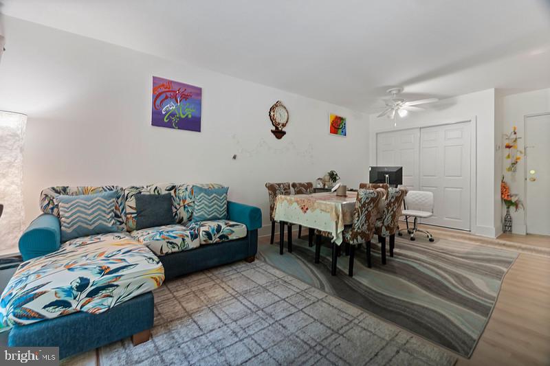 5821 Royal Ridge Drive, Unit F Springfield, VA 22152 - Photo 9 of 28 Living dining