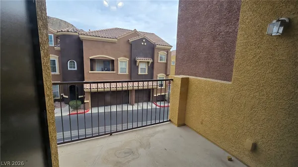 $1,750 | 3975 North Hualapai Way, Unit 219, Las Vegas, NV 89129