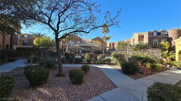 $1,750 | 3975 North Hualapai Way, Unit 219, Las Vegas, NV 89129