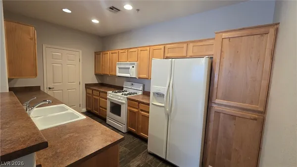 $1,750 | 3975 North Hualapai Way, Unit 219, Las Vegas, NV 89129