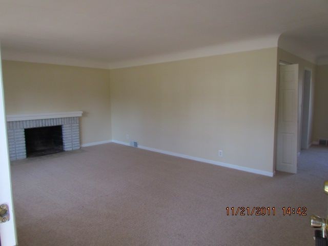 28910 Farmington Road Farmington, MI 48334 - Photo 6 of 13 31082221-5.JPG