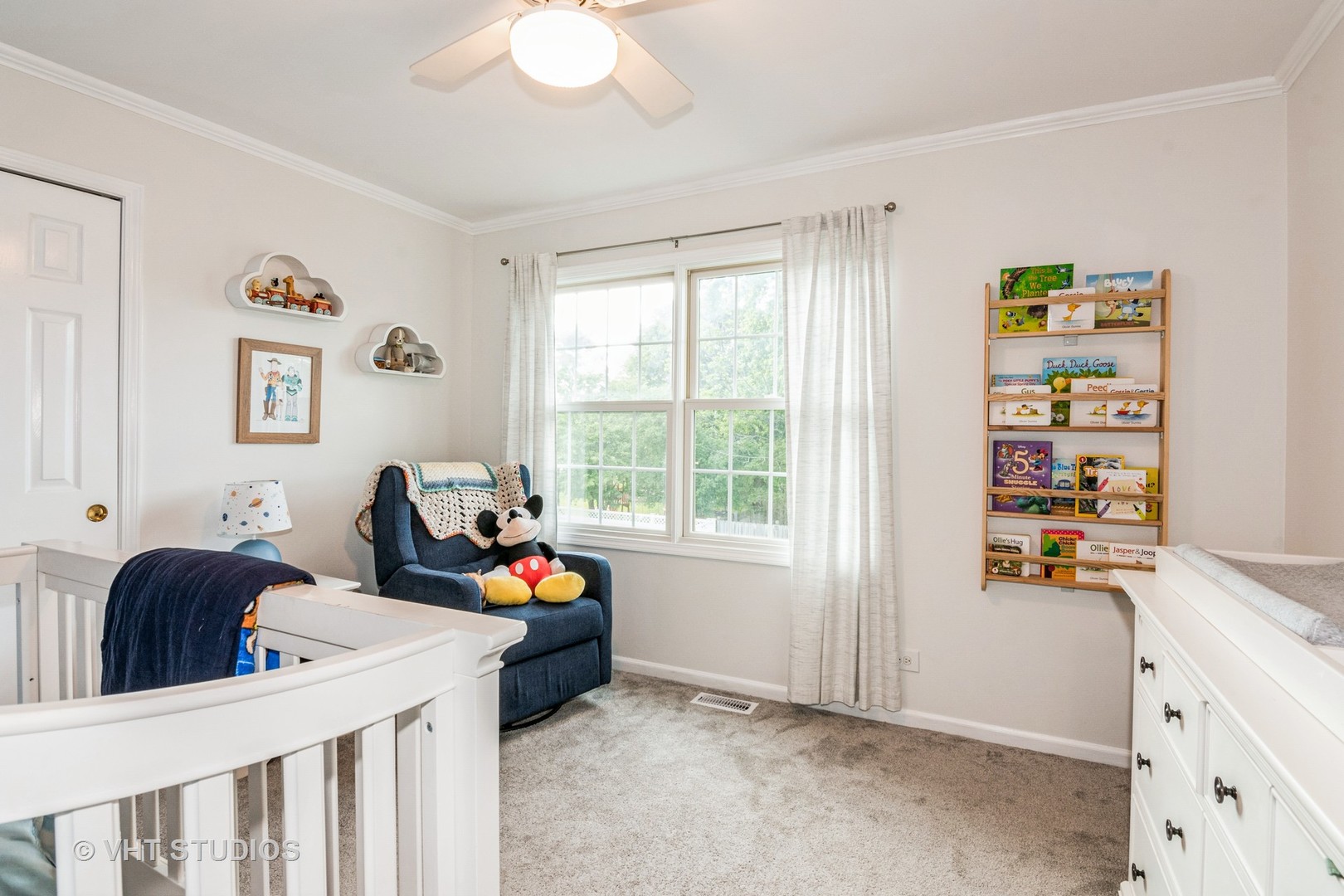 1057 Ponca Drive Batavia, IL 60510 - Photo 13 of 23 a living room with furniture and a window