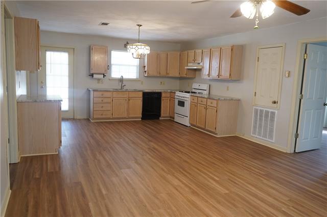 193 Roberts Road Pollock, LA 71467 - Photo 4 of 16