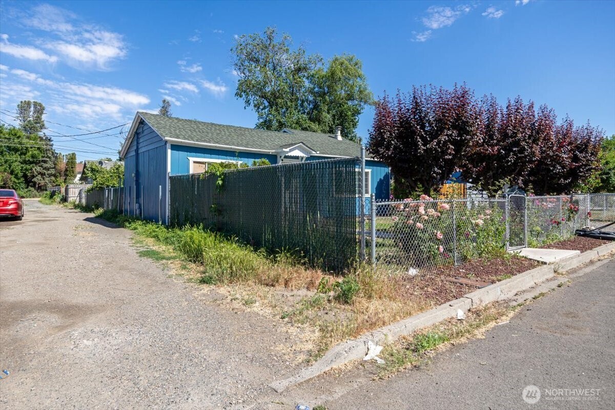 412 Maple Court Toppenish, WA 98948 - Photo 20 of 21