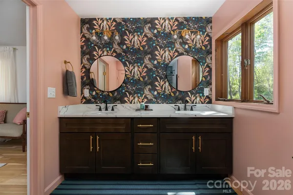 $825,000 | 233 Bryant Ridge Road, Swannanoa, NC 28778