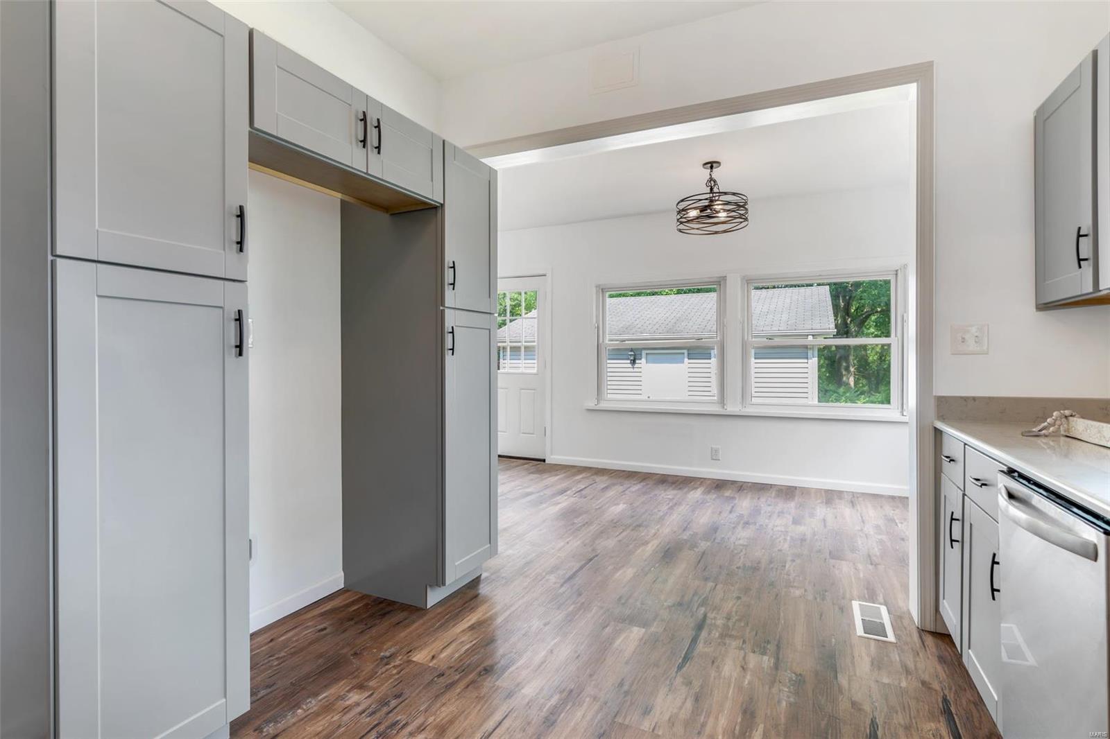 4304 Ringer Road St. Louis, MO 63129 - Photo 7 of 40 Gallery Image 7