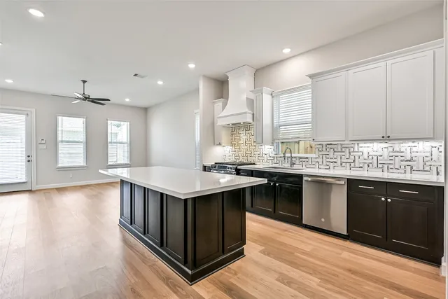 $440,955 | 2521 South Houston Avenue, Pearland, TX 77581