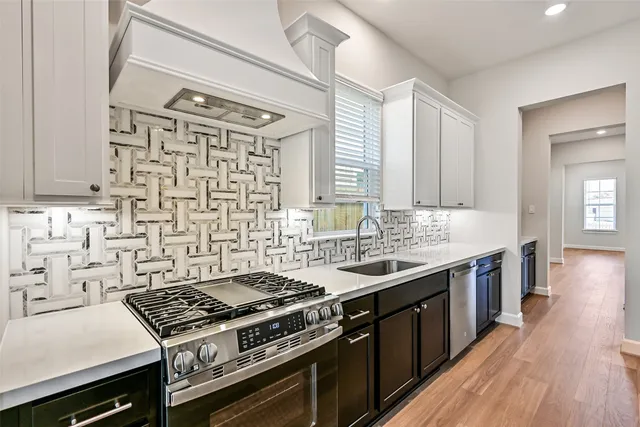 $440,955 | 2521 South Houston Avenue, Pearland, TX 77581