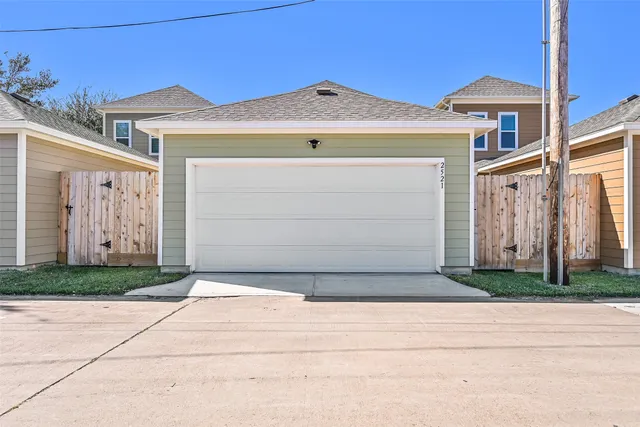 $440,955 | 2521 South Houston Avenue, Pearland, TX 77581