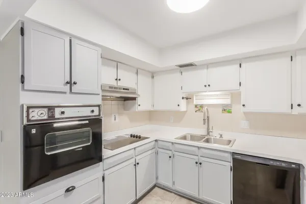 $2,500 | 3037 South Country Club Way, Tempe, AZ 85282