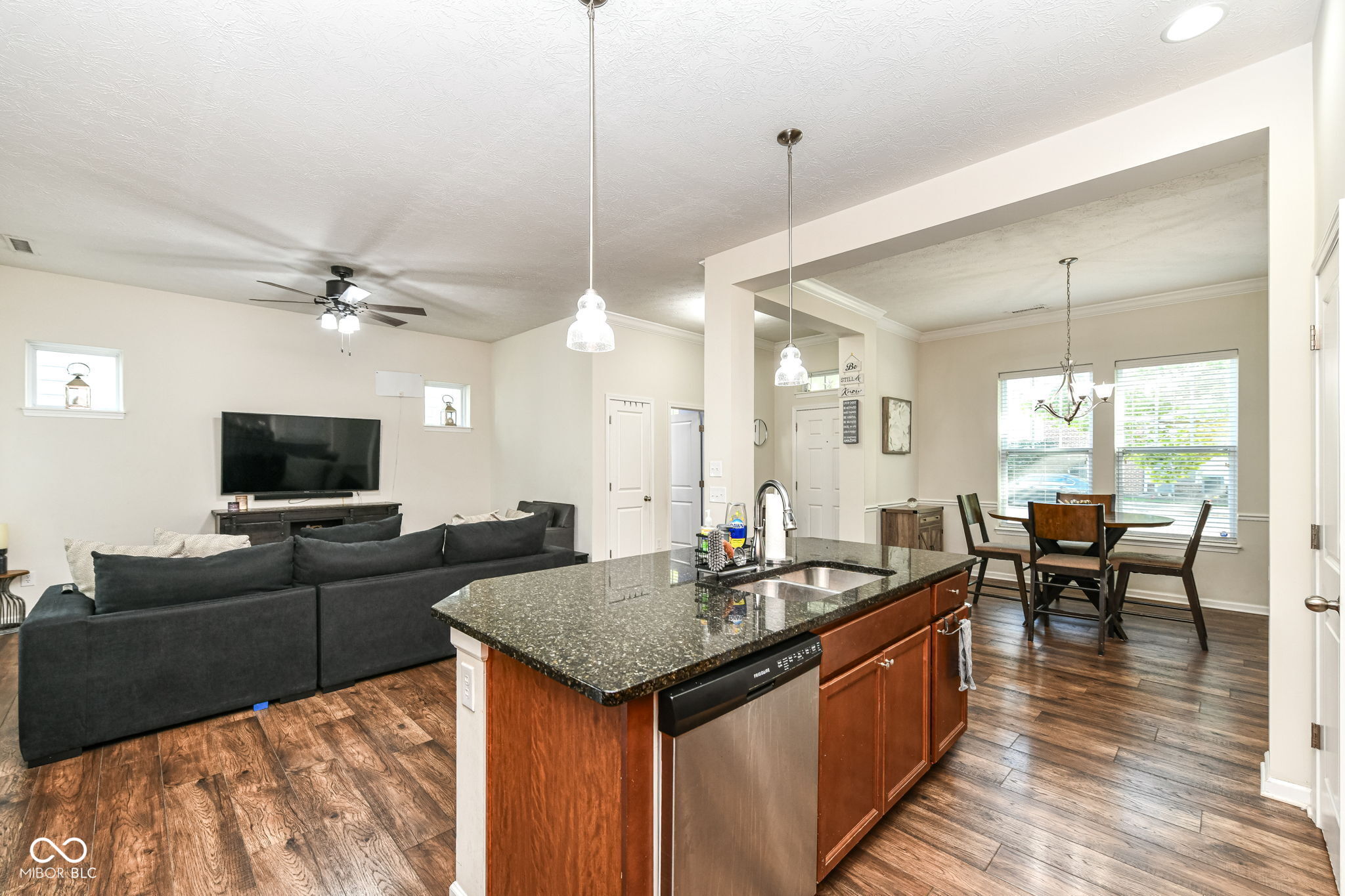 9110 Hawkins Road Indianapolis, IN 46216 - Photo 3 of 31