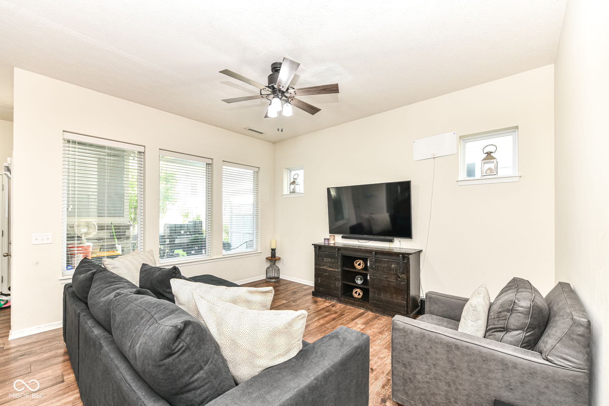 9110 Hawkins Road Indianapolis, IN 46216 - Photo 6 of 31