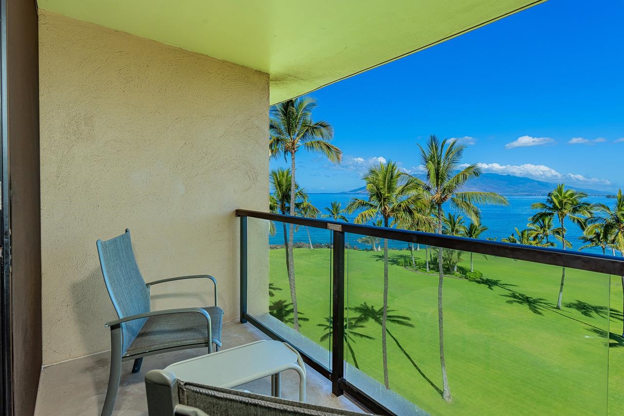 2936 South Kihei Road, Unit 613 Kihei, HI 96753 - Photo 3 of 46 a view of a chairs and table in patio