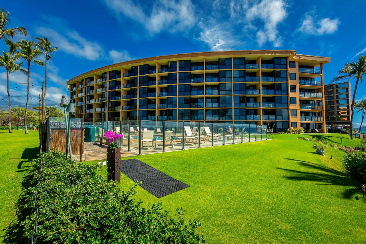 2936 South Kihei Road, Unit 613 Kihei, HI 96753 - Photo 35 of 46 a front view of a house with a yard