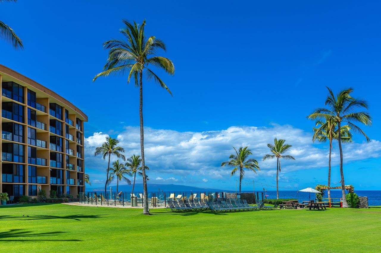 2936 South Kihei Road, Unit 613 Kihei, HI 96753 - Photo 42 of 46 a view of a building and a yard