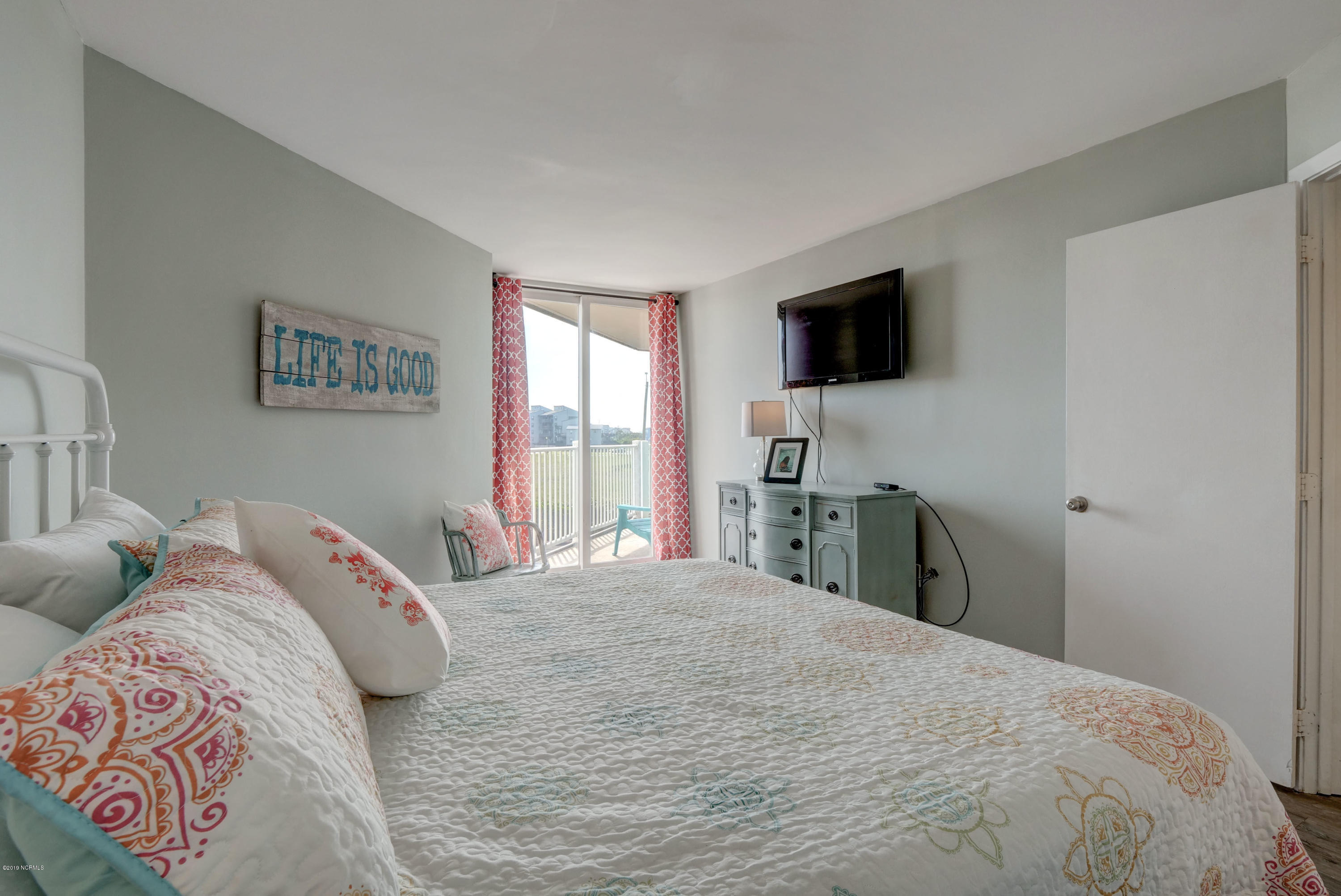 2000 New River Inlet Road, Unit 1103 North Topsail Beach, NC 28460 - Photo 21 of 39 En Suite