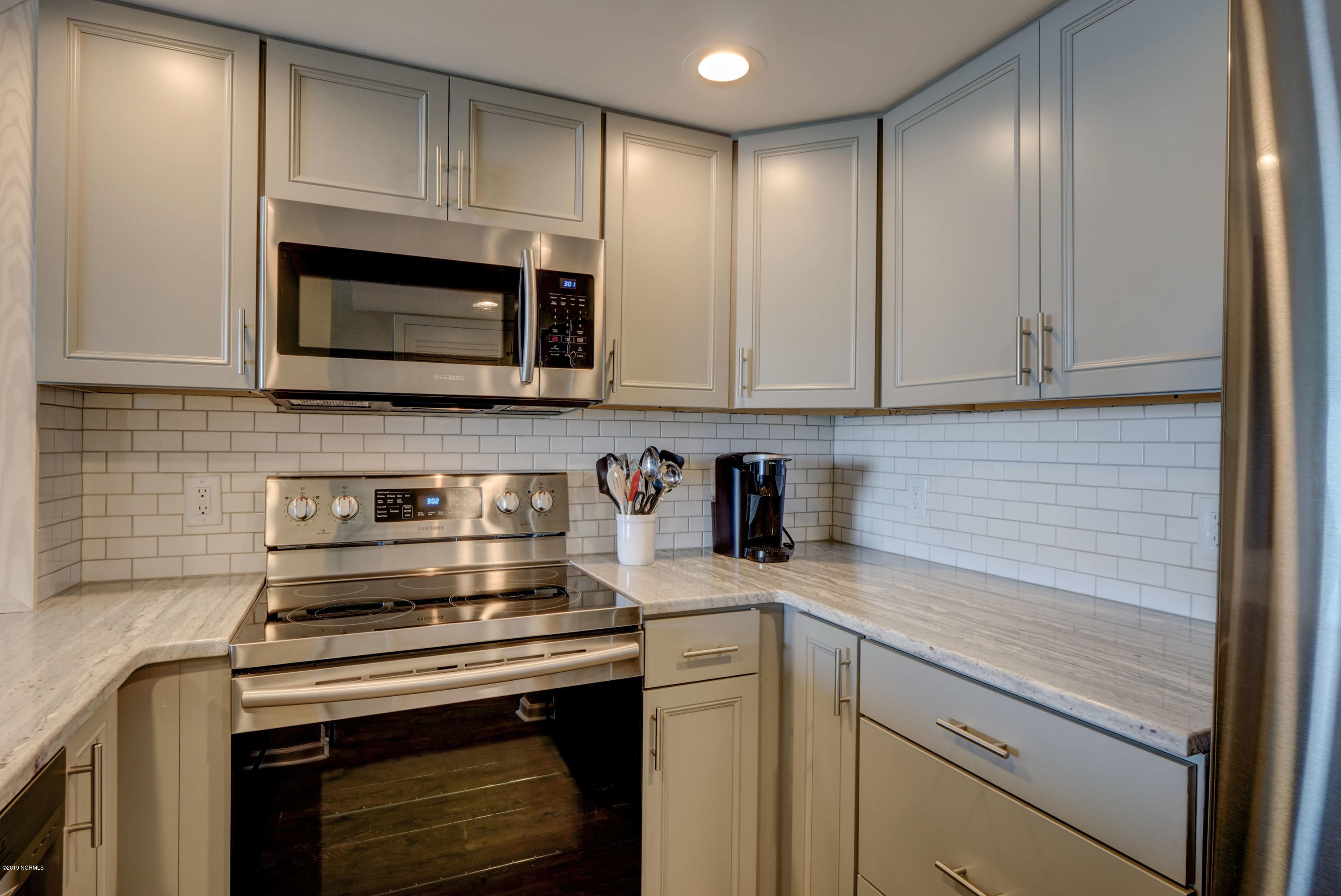 2000 New River Inlet Road, Unit 1103 North Topsail Beach, NC 28460 - Photo 5 of 39 Kitchen