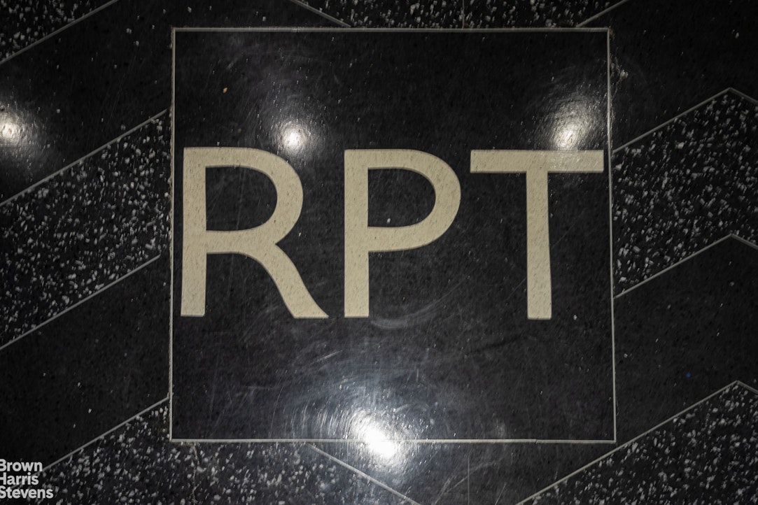 555 Kappock Street, Unit 2E Bronx, NY 10463 - Photo 14 of 39 a bathroom with a shower