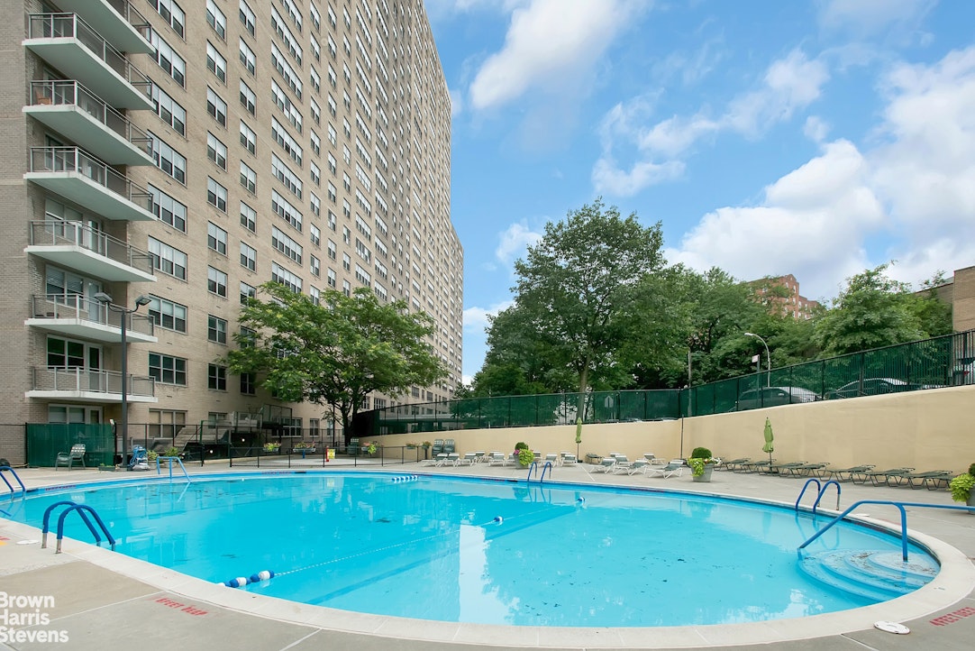 555 Kappock Street, Unit 2E Bronx, NY 10463 - Photo 17 of 39 a view of a swimming pool and a yard