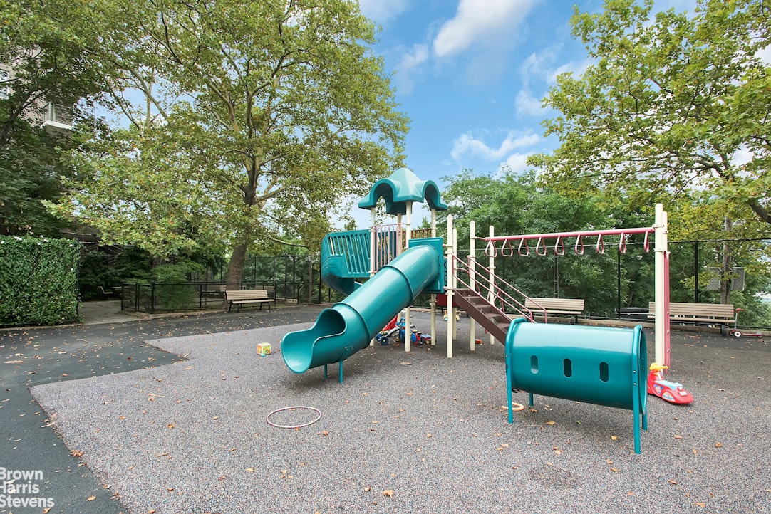 555 Kappock Street, Unit 2E Bronx, NY 10463 - Photo 19 of 39 a view of a park with slide