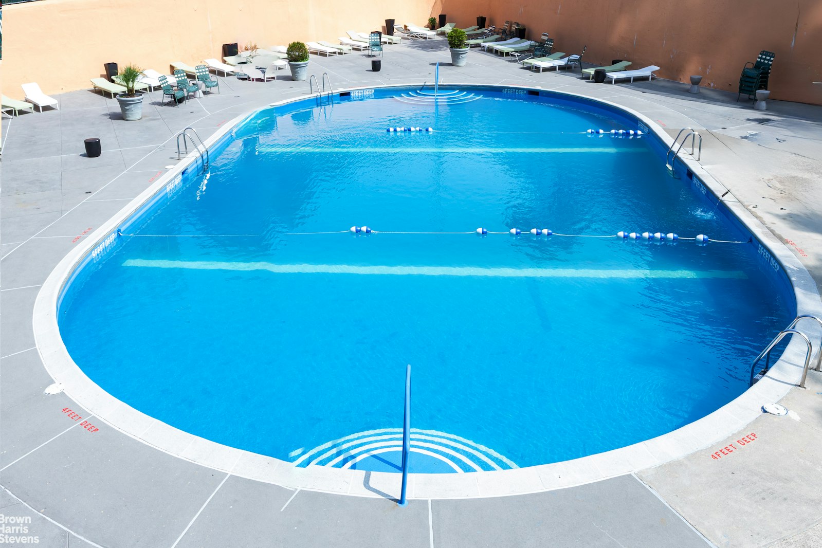 555 Kappock Street, Unit 2E Bronx, NY 10463 - Photo 36 of 39 a view of a swimming pool with a chair