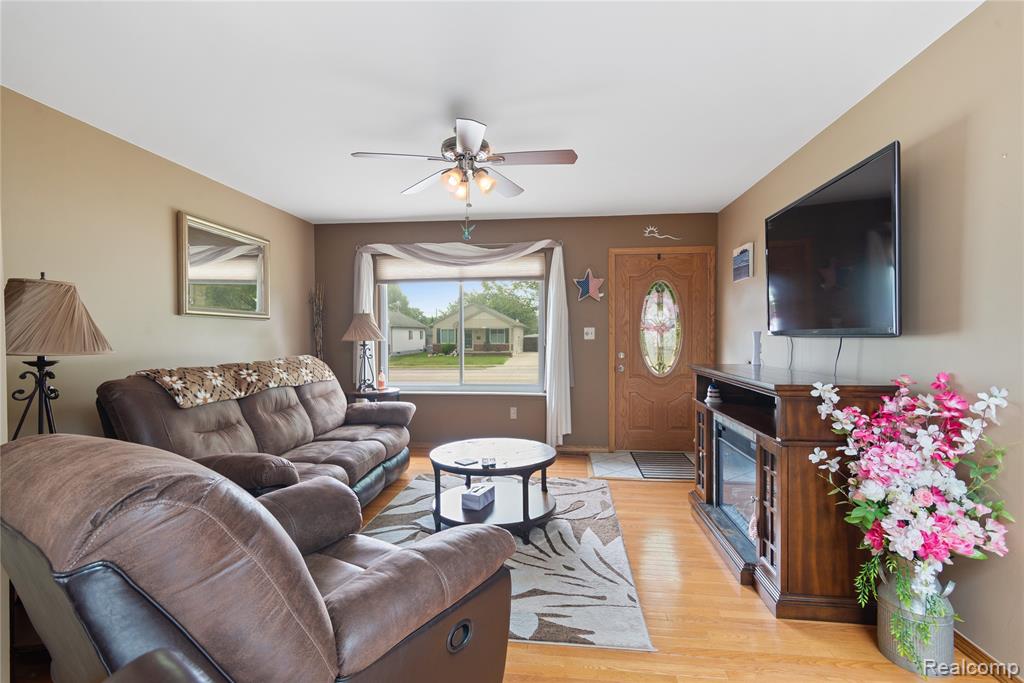 19233 Martin Road Roseville, MI 48066 - Photo 4 of 26 Gallery Image 4