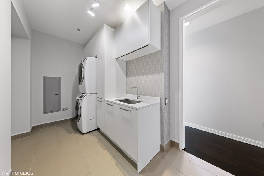 4 East Elm Street, Unit 20N Chicago, IL 60611 - Photo 10 of 23