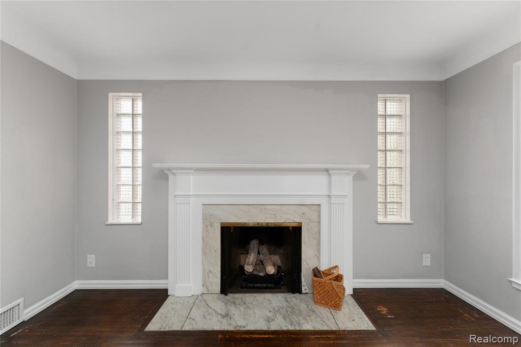 14611 Greenview Road Detroit, MI 48223 - Photo 4 of 21