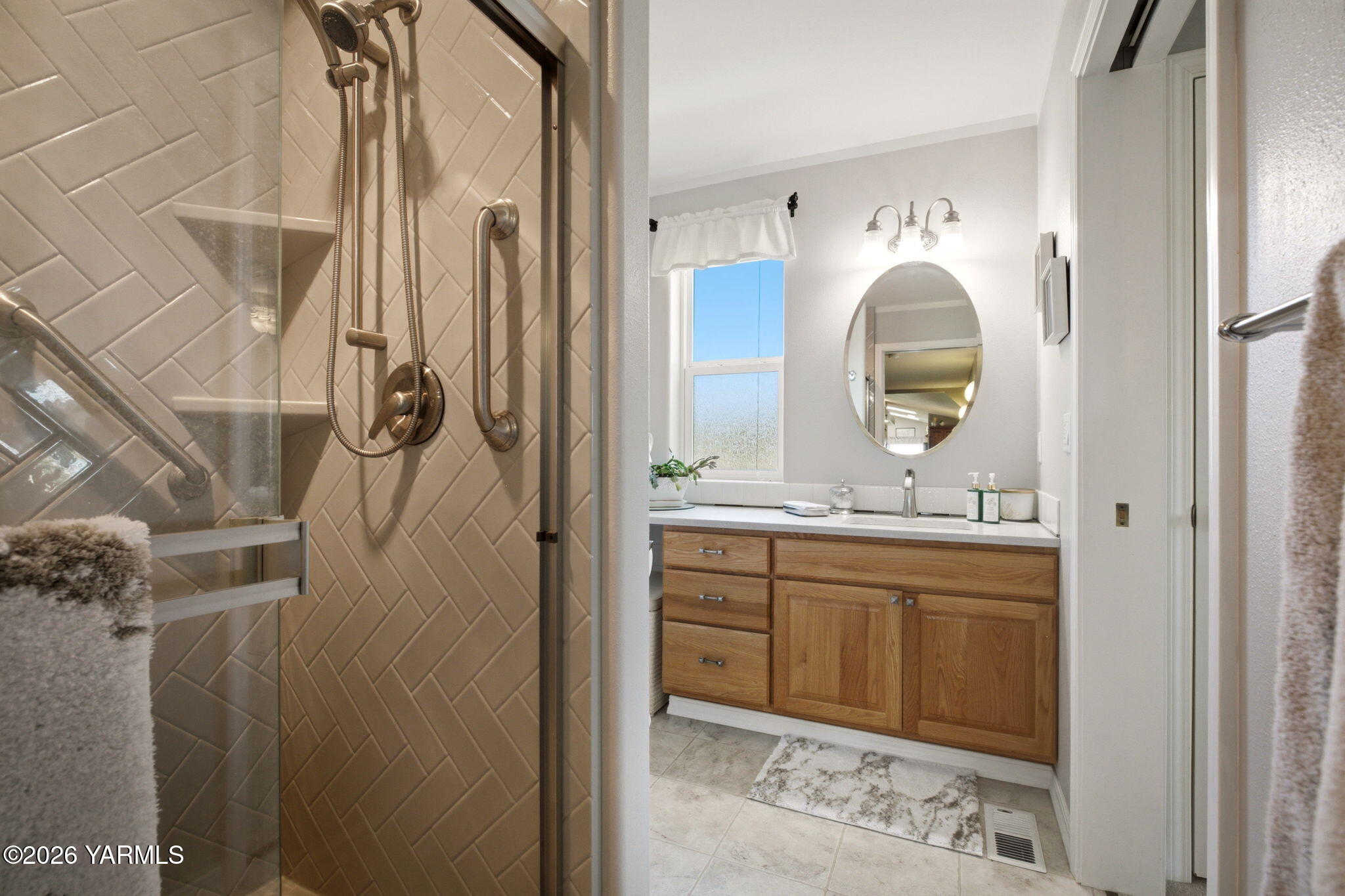 347 Ballard Road Zillah, WA 98953 - Photo 25 of 33 25 2nd Bathroom