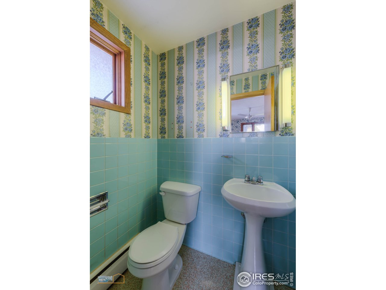 2490 Glenwood Drive Boulder, CO 80304 - Photo 15 of 25 Primary bedroom 1/2 bath