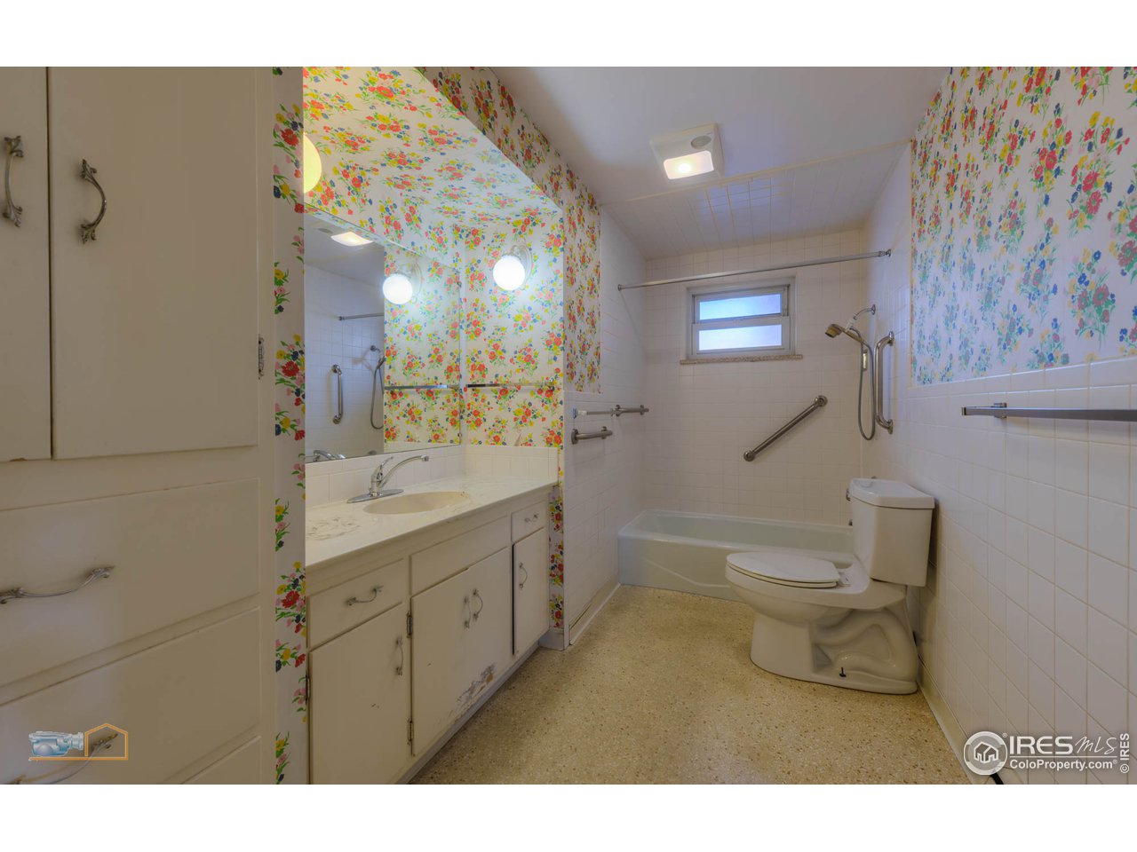 2490 Glenwood Drive Boulder, CO 80304 - Photo 17 of 25 Main level shared full bath