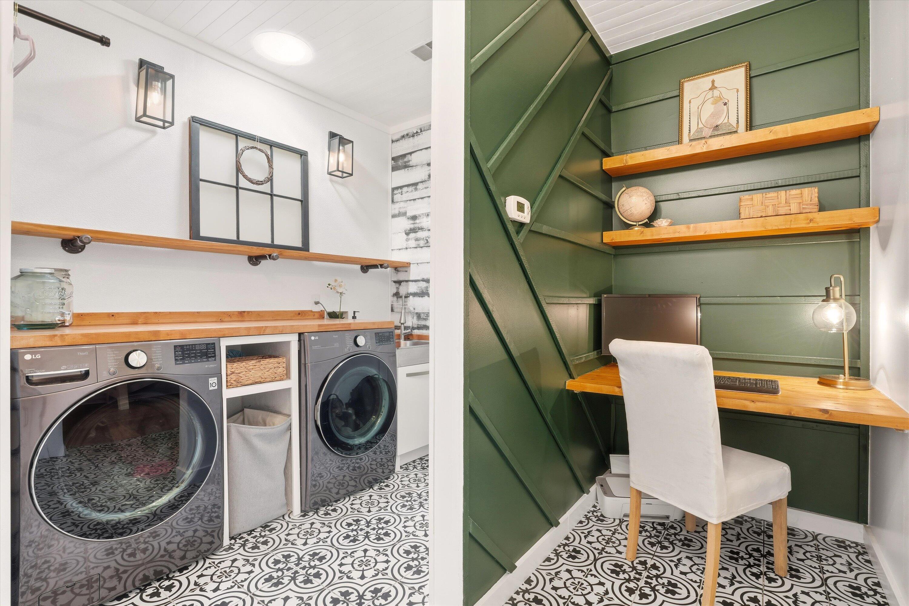 105 Writing Court Ladson, SC 29456 - Photo 16 of 26 Desk area