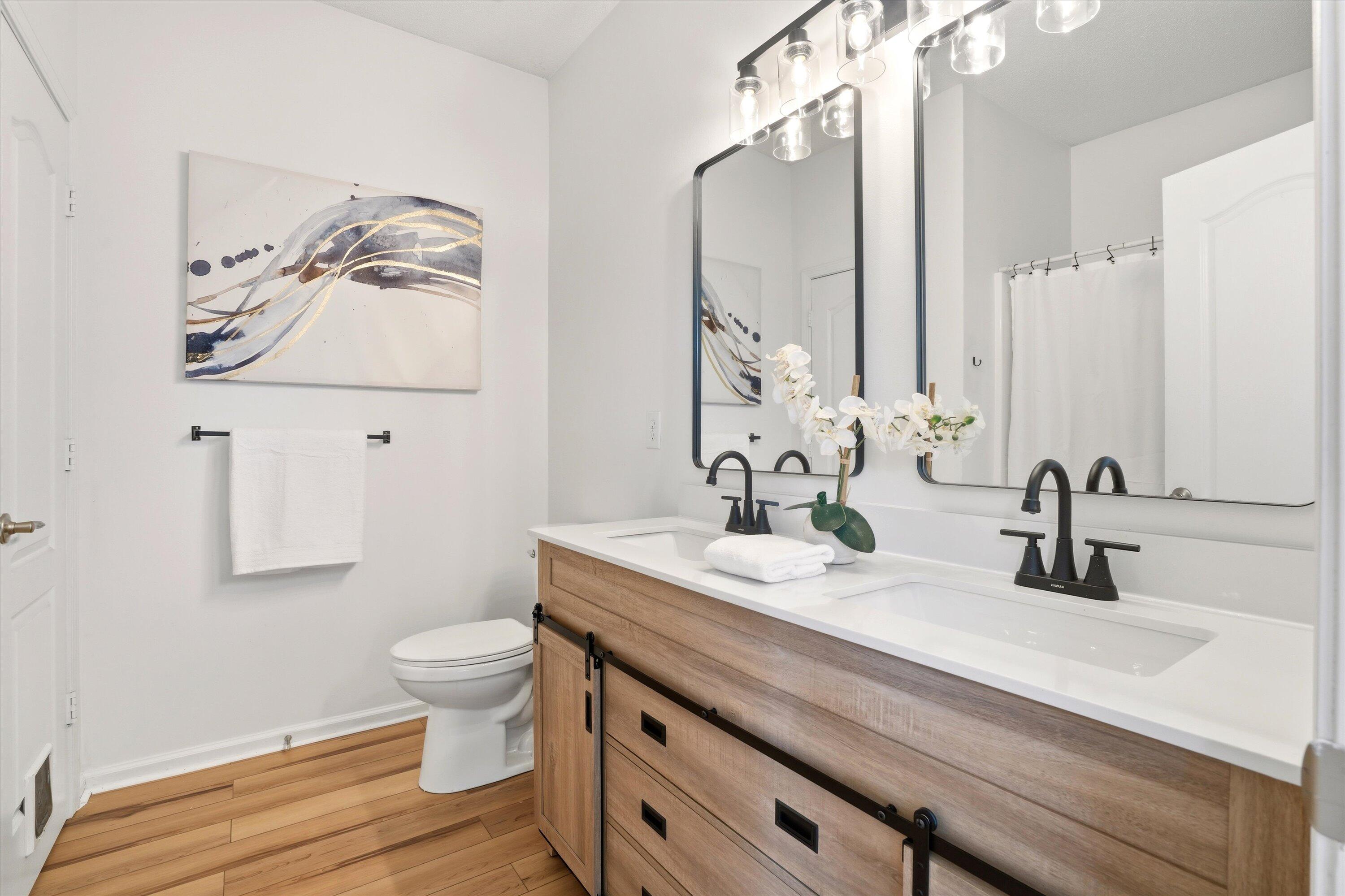 105 Writing Court Ladson, SC 29456 - Photo 9 of 26 Primary bathroom
