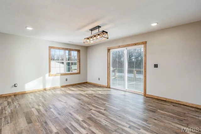 $379,900 | 27327 Harrill Lane, Lebanon, MO 65536