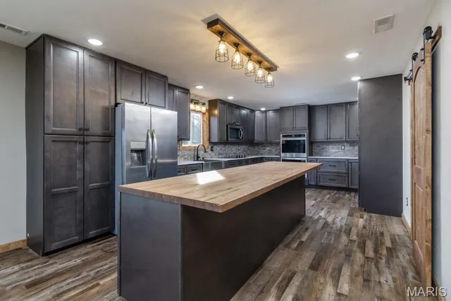 $379,900 | 27327 Harrill Lane, Lebanon, MO 65536