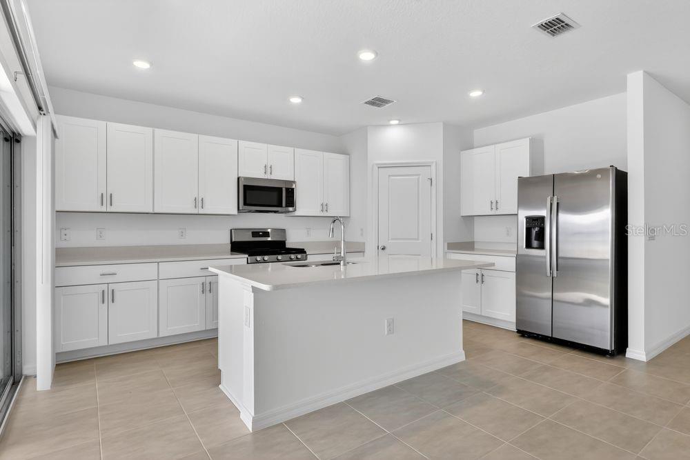 217 Streamwater Way Groveland, FL 34736 - Photo 4 of 36