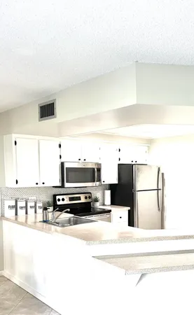 $2,000 | 1605 South Us Highway, Unit A106, Jupiter, FL 33477
