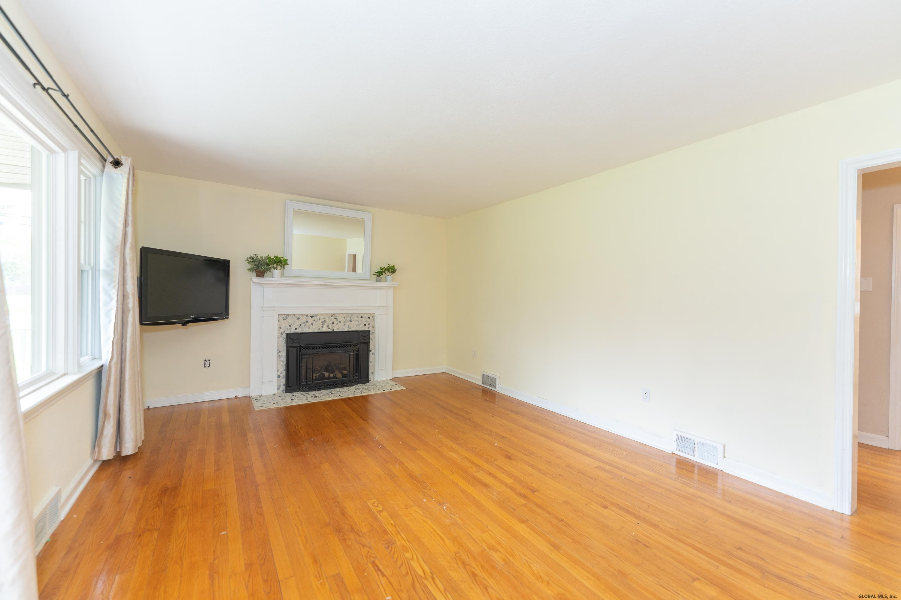 177 Spring Road Glenville, NY 12302 - Photo 5 of 42 Photo 5
