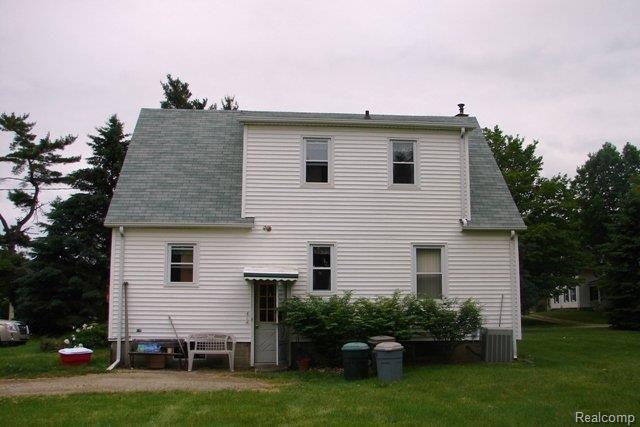 621 Bowers Road Lapeer, MI 48446 - Photo 5 of 9 Back of Bowers Home
