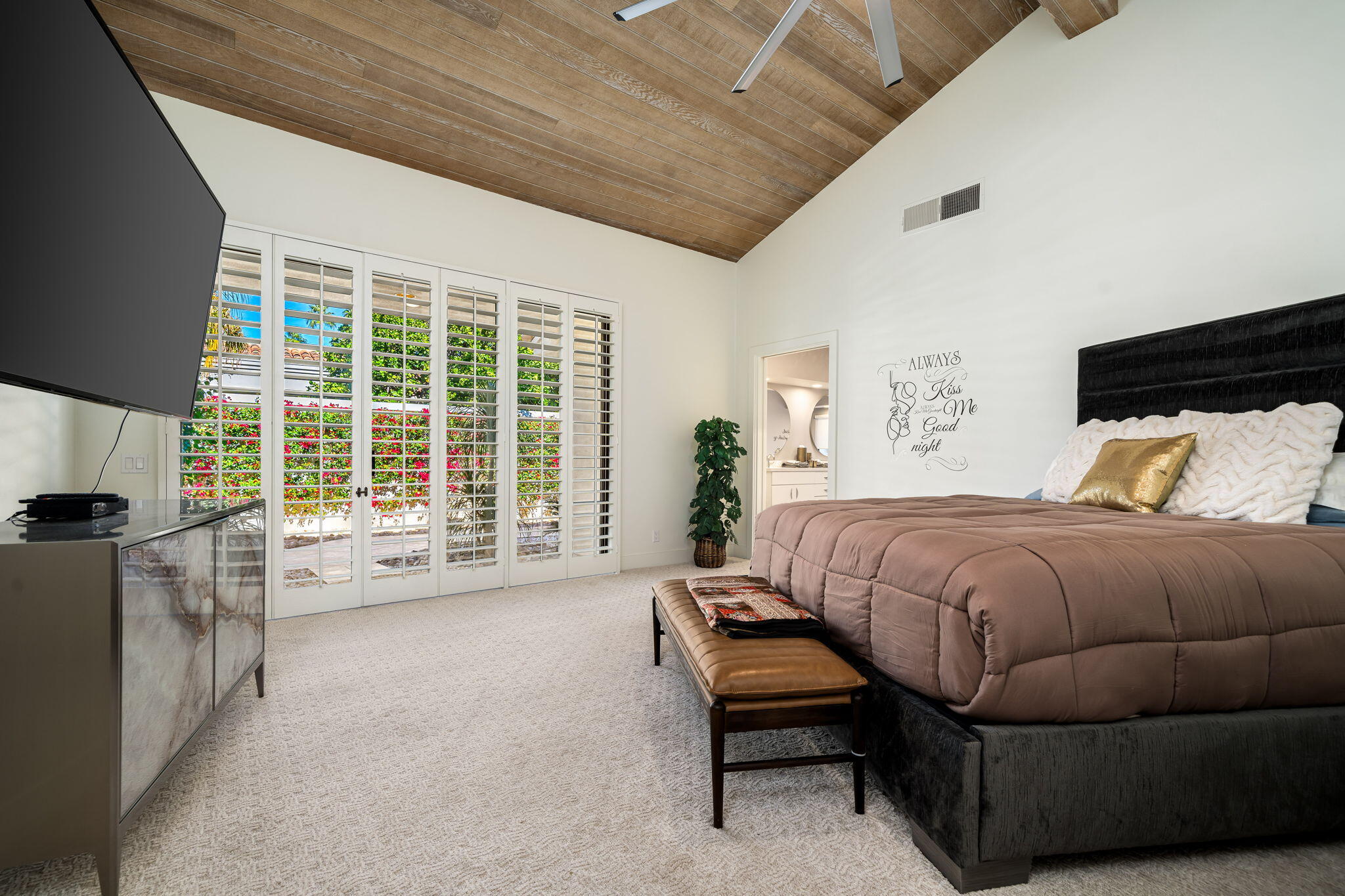 54885 Inverness Way La Quinta, CA 92253 - Photo 40 of 53 a spacious bedroom with a bed and a couch