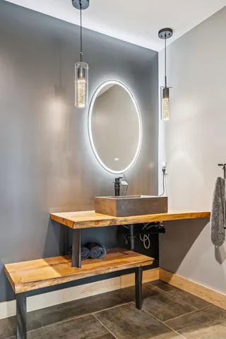 $1,795,000 | 365 Tunnel Stream Road, Benton, NH 03785