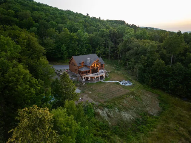$1,795,000 | 365 Tunnel Stream Road, Benton, NH 03785