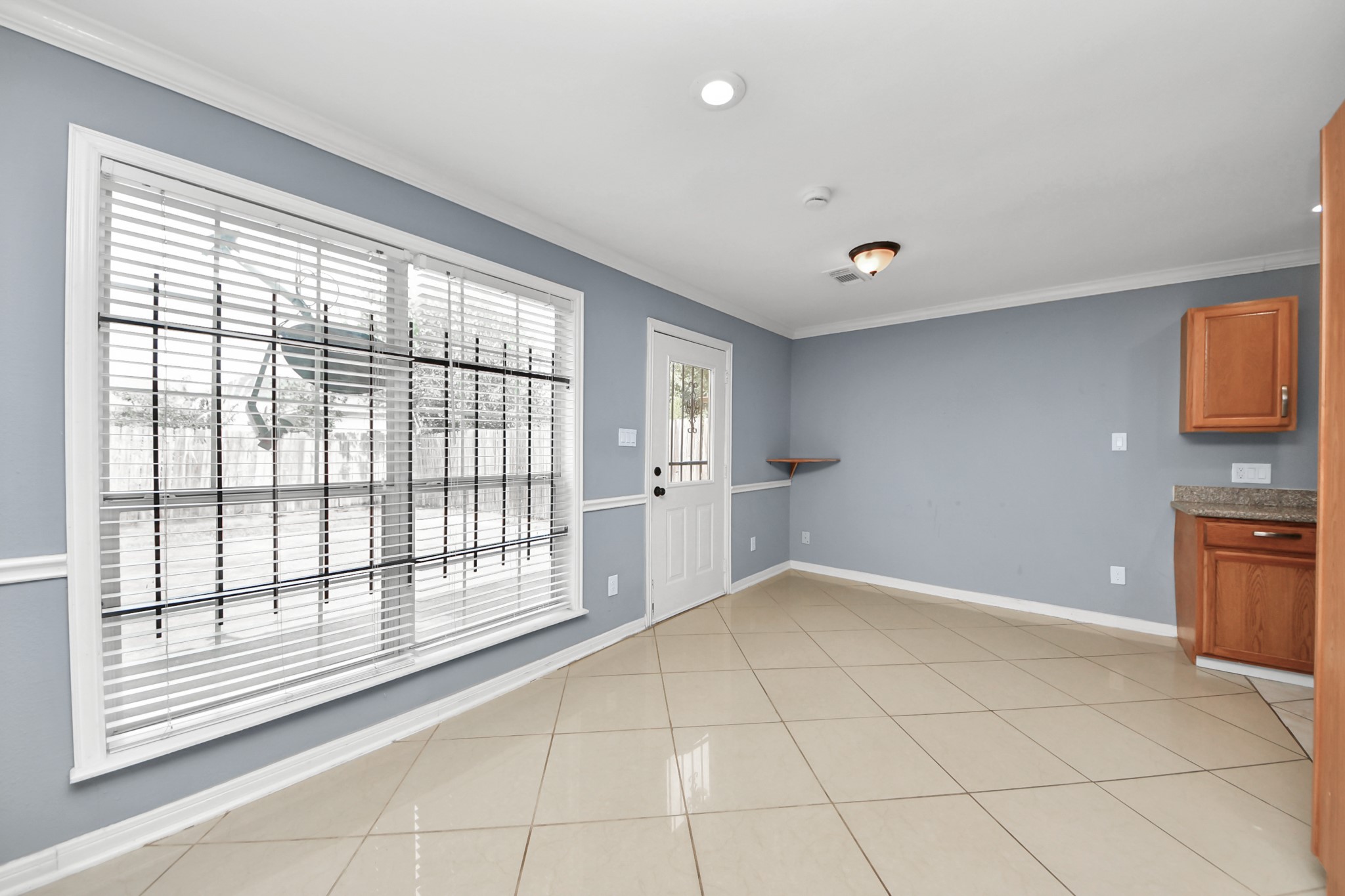 5920 Conley Street Houston, TX 77021 - Photo 23 of 38 a view of an empty room with a window