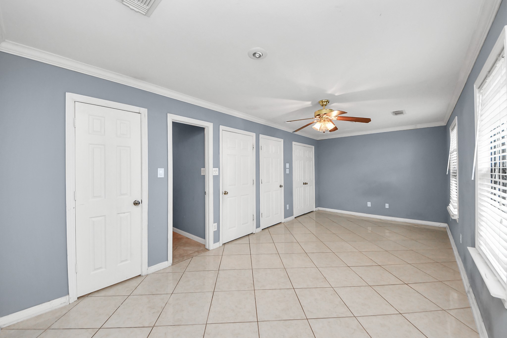 5920 Conley Street Houston, TX 77021 - Photo 28 of 38 a view of an empty room and window