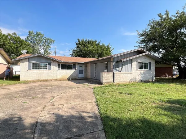 $2,100 | 3033 Mccarthy Street, Irving, TX 75062