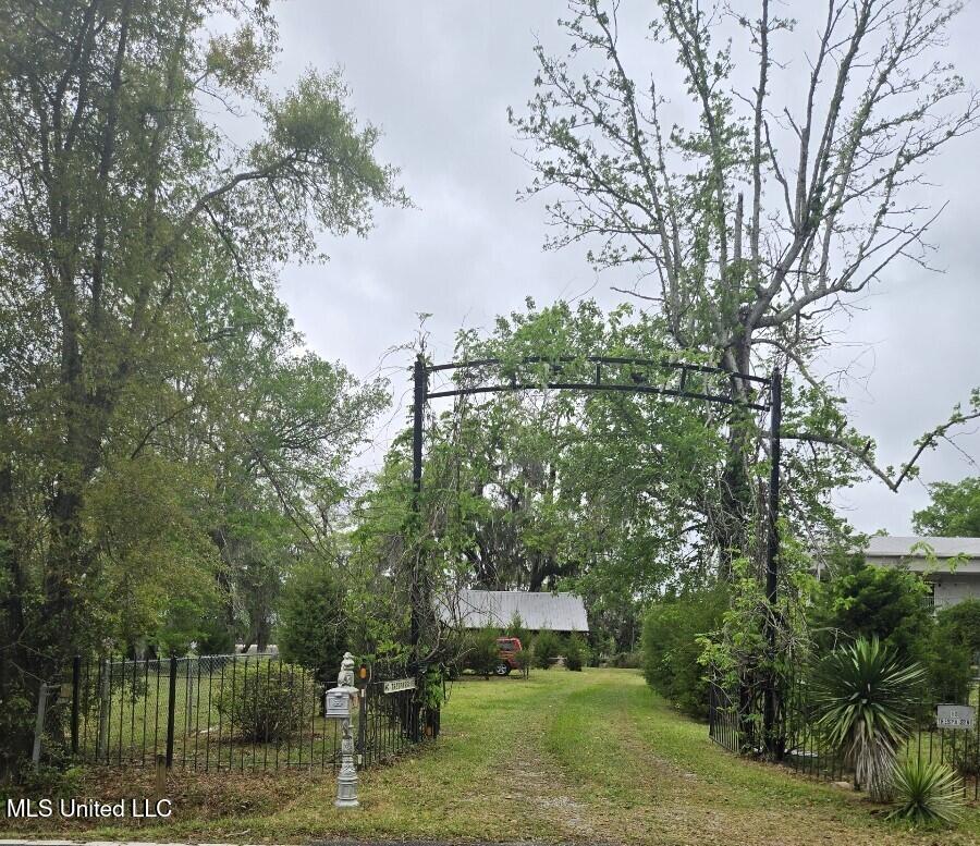10477 Shorecrest Road Biloxi, MS 39532 - Photo 19 of 19 Front yard