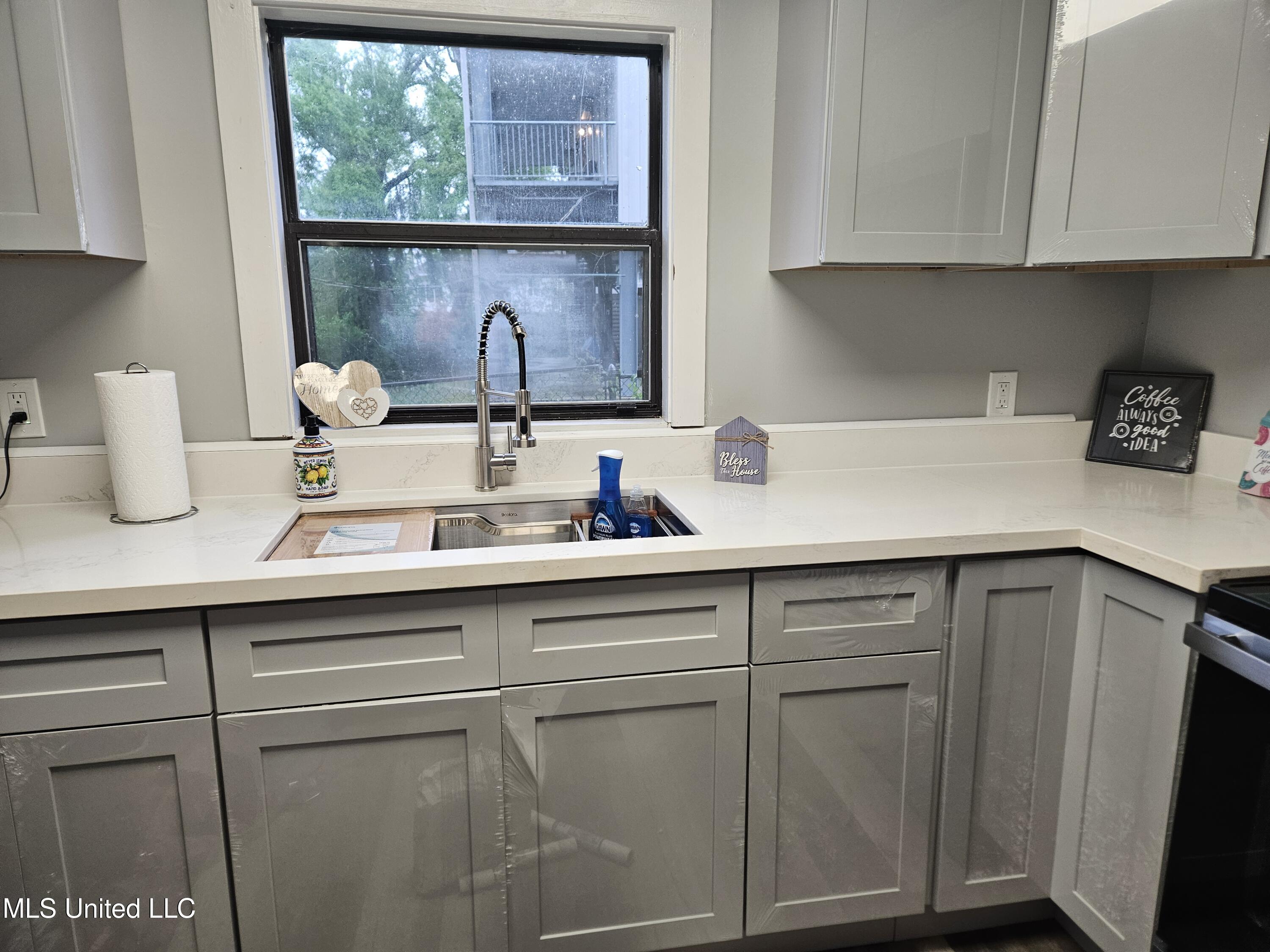 10477 Shorecrest Road Biloxi, MS 39532 - Photo 2 of 19 Kitchen v4