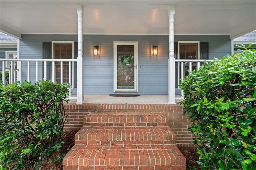 1646 Maple Ridge Drive Suwanee, GA 30024 - Photo 3 of 40