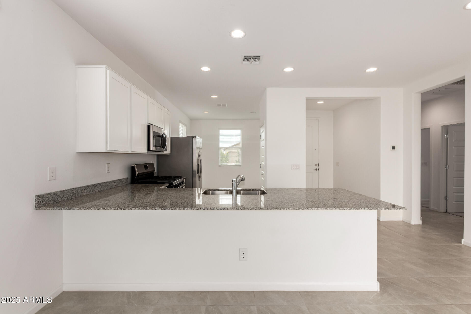 3048 East Riding Boot Way San Tan Valley, AZ 85140 - Photo 5 of 20 Kitchen