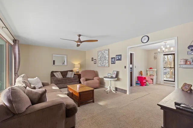 $2,400 | 155 Lee Ann Lane, Woodstock, IL 60098